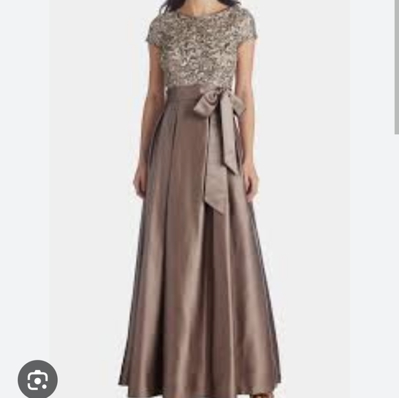 Xscape Embroidered Sequined Ball Gown Lace-Bodice Belted Gown Size 6 NWT - Picture 2 of 16